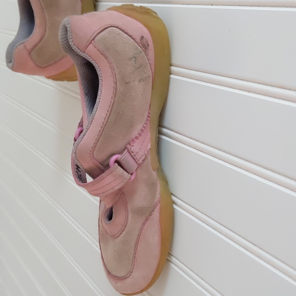 LL Bean Pink Velcro Sneakers - Picture 5 of 12